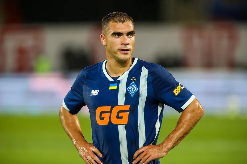 Kostiantyn Vivcharenko, defensa del FC Dynamo Kyiv, durante un partido con el equipo ucraniano.