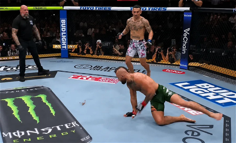 Conor McGregor cayendo a la lona de espaldas tras sufrir el mecanismo de rotura lca en el octógono de la UFC