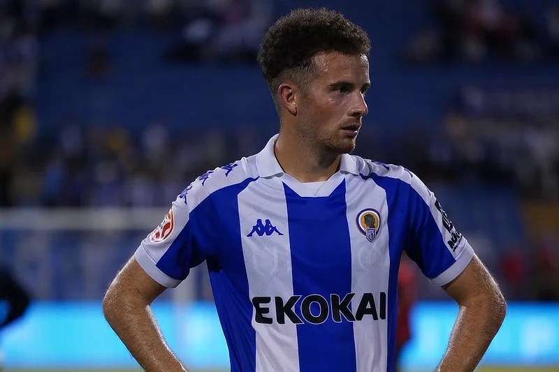 Juagdor Yago Cantero en un partido con el Hércules.